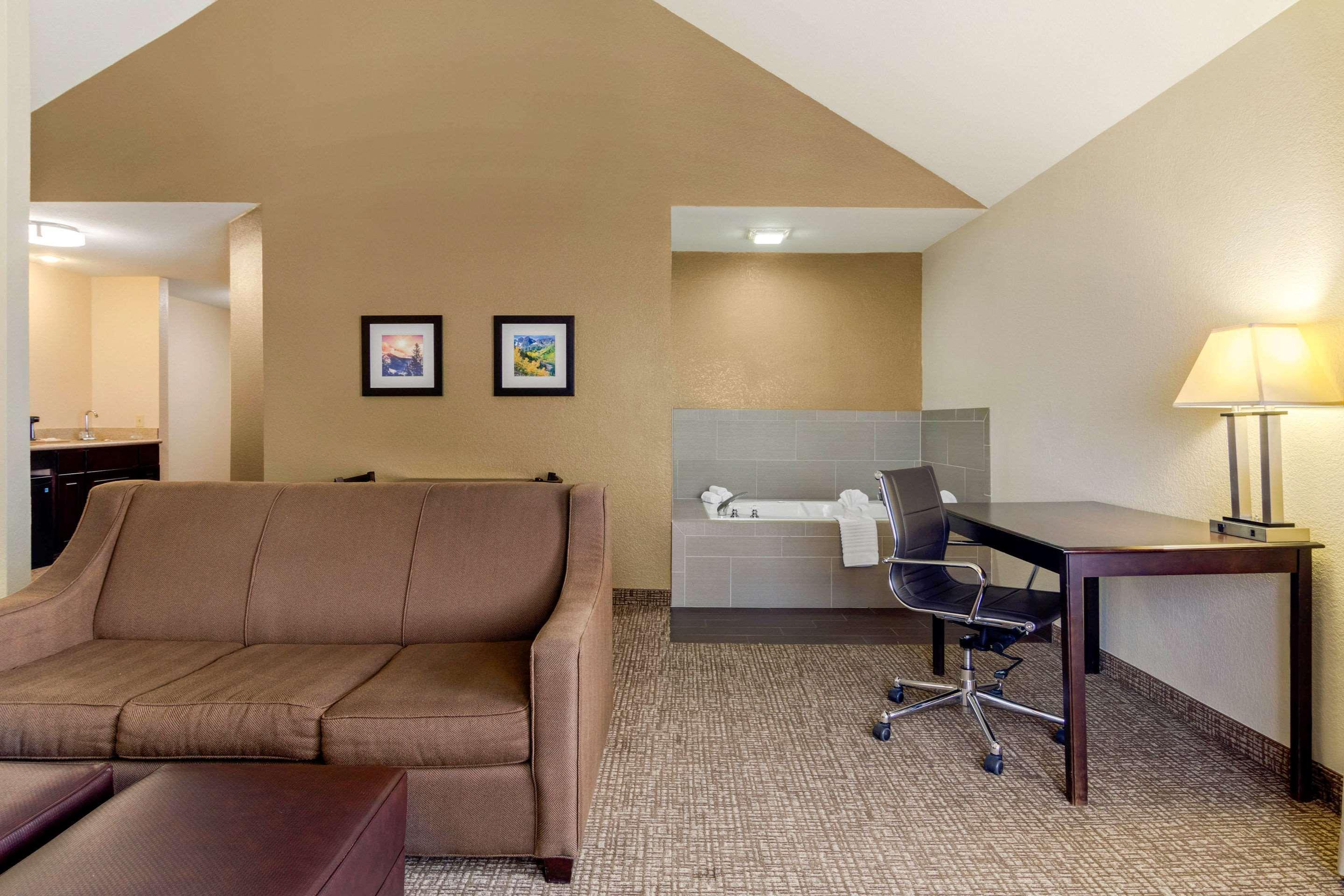 Comfort Inn & Suites Greeley Exterior foto